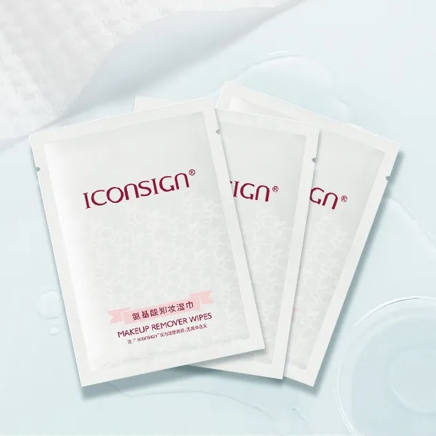 Woman removing eye makeup with an Iconsign gentle makeup remover wipe