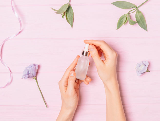 Best Vitamin C Serums for Glowing Skin in UAE – 2025